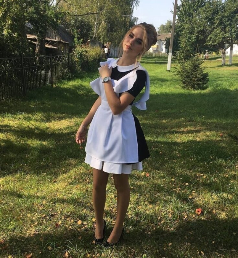 Heels, lipstick, lace and bows: dazzling 11th graders of 2020 Heels, lipstick, lace and bows: dazzling 11th graders of 2020