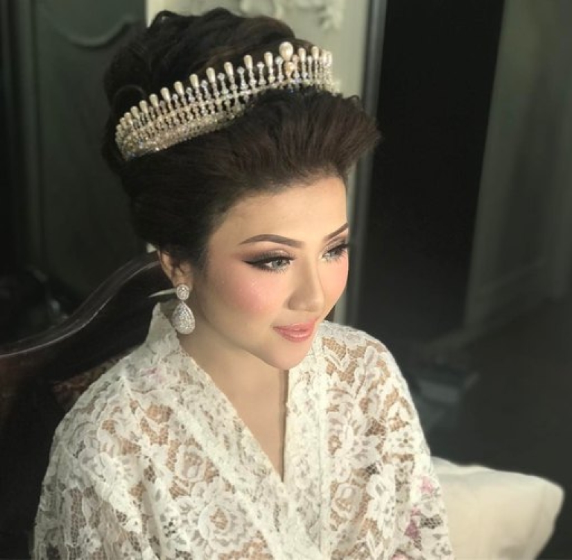 Hell of a wedding: how to paint brides for a photo shoot in Asia