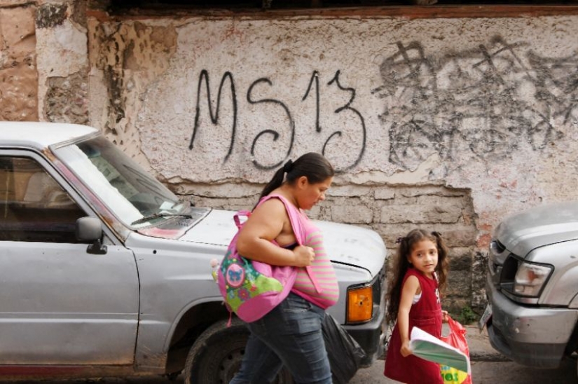 Here's how members of well-known gangs live in a prison in Honduras Here's how members of well-known gangs live in a prison in Honduras