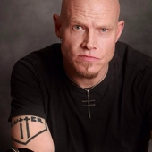 Hollywood actor cut off his arm and 17 years disguised as a war veteran for their roles in the movie