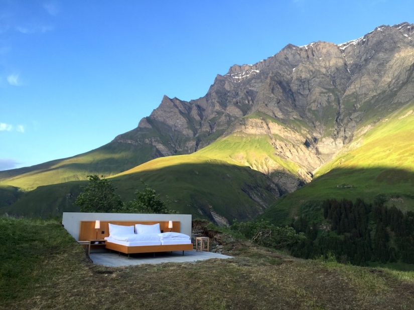Hotel without walls and ceiling with the best view of the Swiss Alps