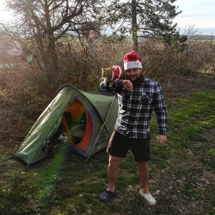 How a cat and her man circumnavigate the world on a bike