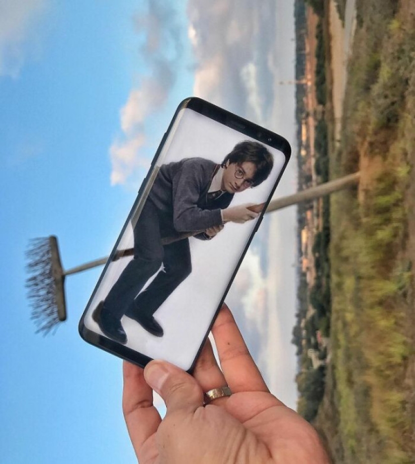How an artist combines reality with images from his smartphone