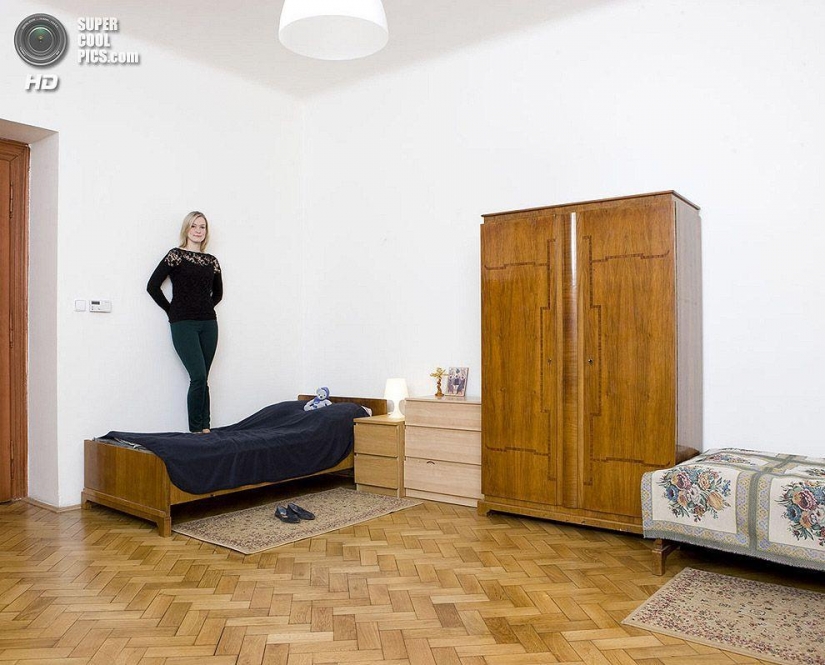 How are the girls in the world How are the girls in the world