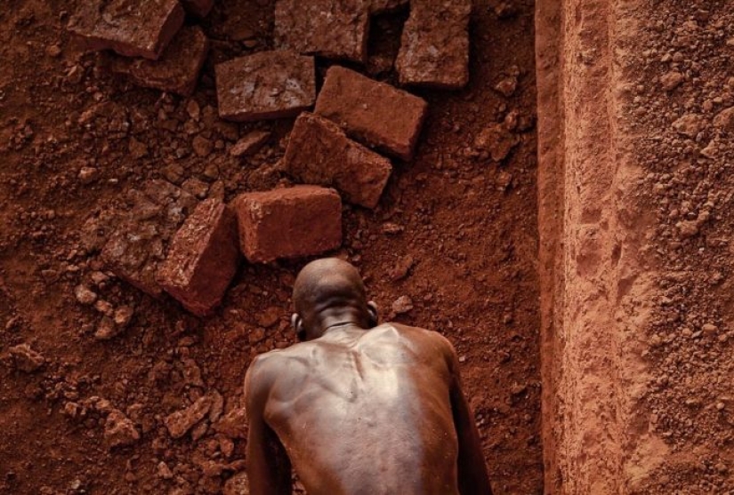 How brick is mined in Karaba, Burkina Faso