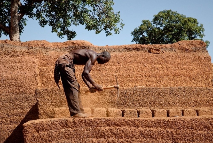 How brick is mined in Karaba, Burkina Faso