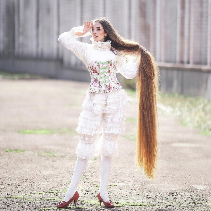 How does the Ukrainian Rapunzel Alyona Anufrieva, who works as a lawyer, live?