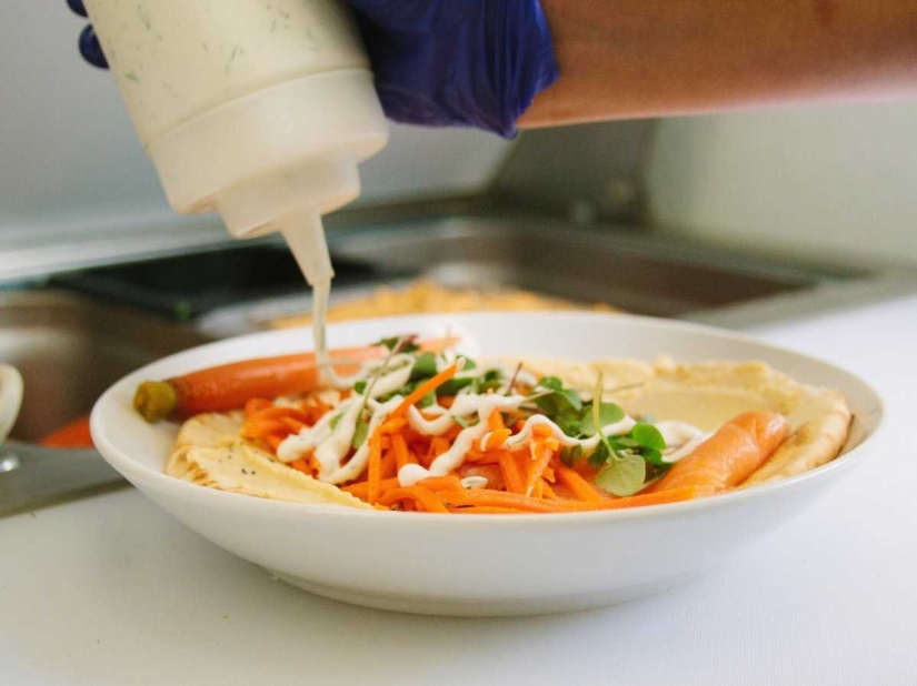 How Google Feeds Its Employees Free Food with a Cafe on Wheels