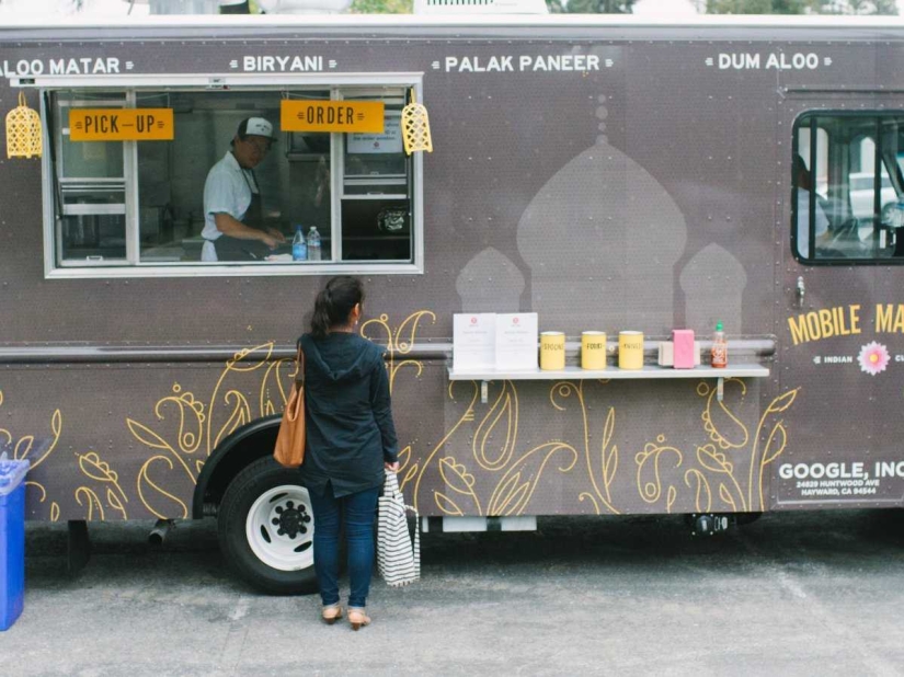 How Google Feeds Its Employees Free Food with a Cafe on Wheels