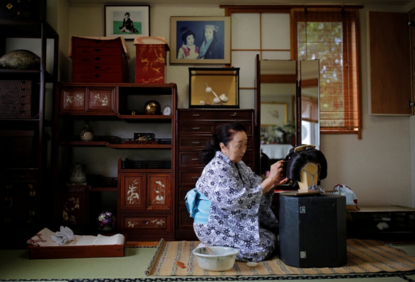 How Japanese geisha are fighting for survival during a pandemic coronavirus