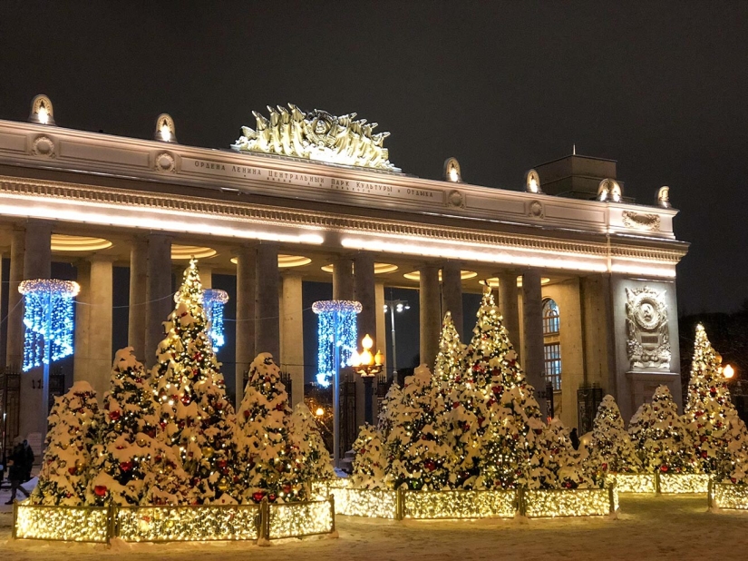 How Moscow was decorated for the New Year 2022