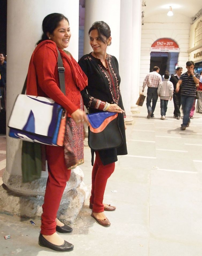 How not to give yourself away as a tourist and pass for a local in 24 cities of the world