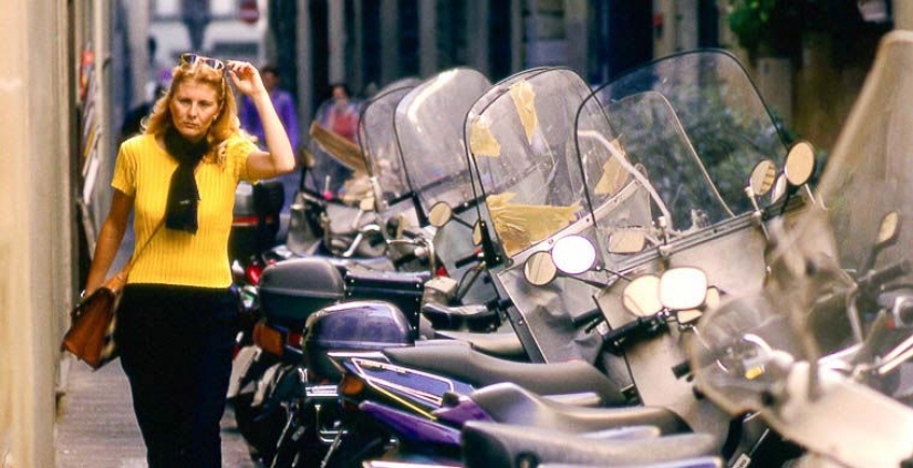 How not to give yourself away as a tourist and pass for a local in 24 cities of the world