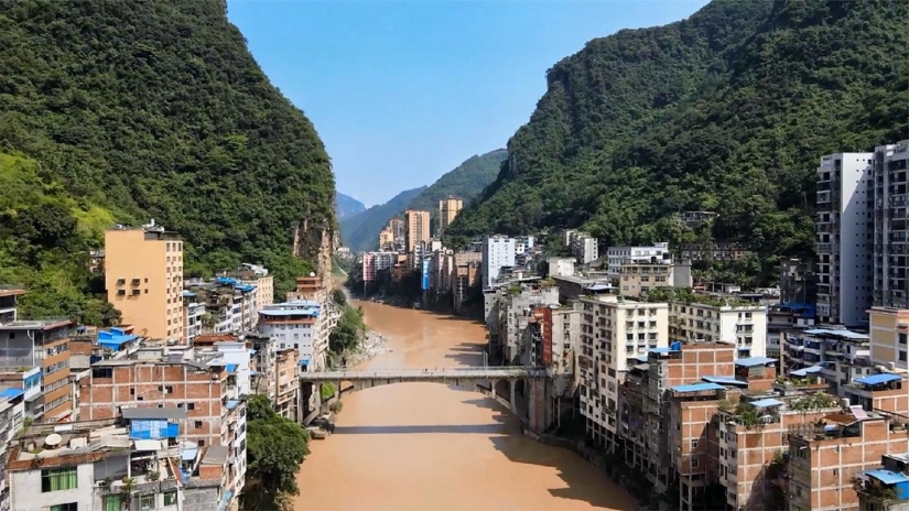 How people live in the city of Yanjing, the narrowest settlement in the world