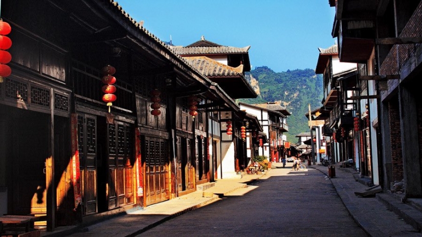 How people live in the city of Yanjing, the narrowest settlement in the world