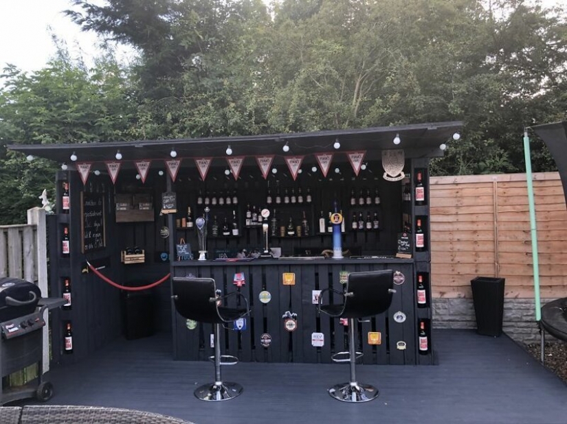 How to make a stylish garden bar in the country from wooden pallets