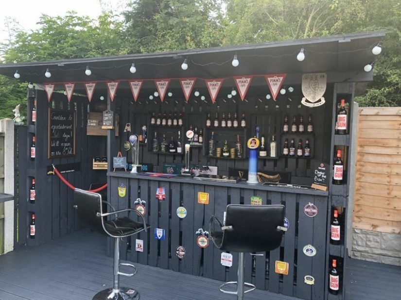 How to make a stylish garden bar in the country from wooden pallets