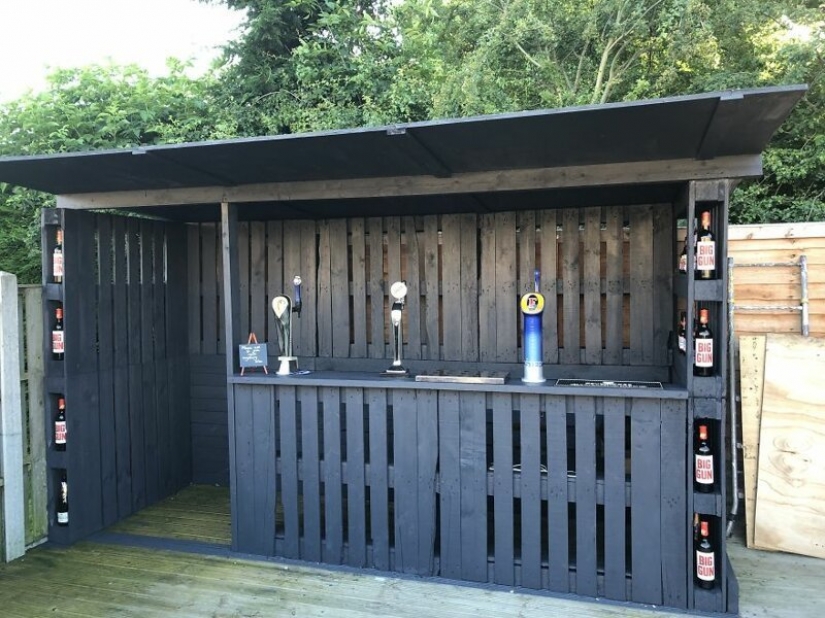 How to make a stylish garden bar in the country from wooden pallets