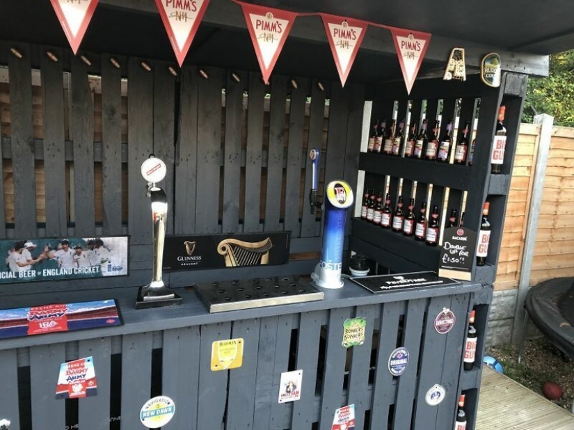 How to make a stylish garden bar in the country from wooden pallets