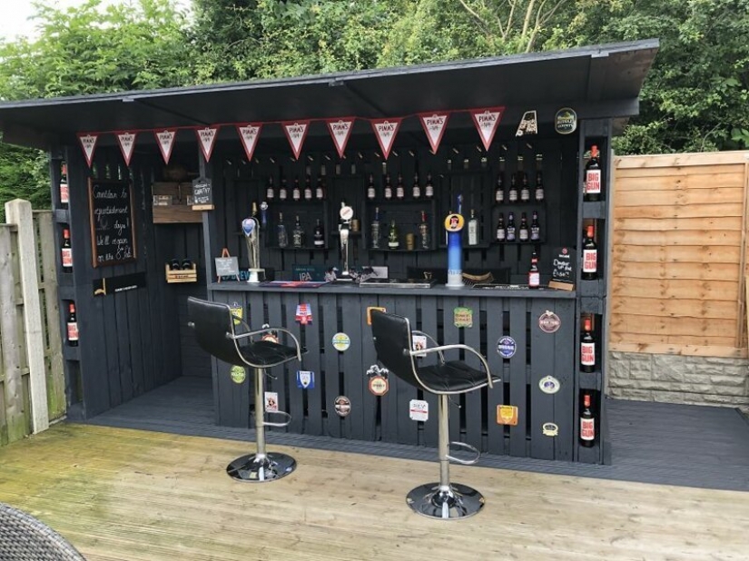 How to make a stylish garden bar in the country from wooden pallets