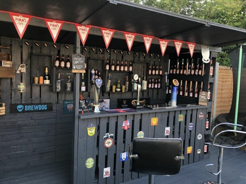 How to make a stylish garden bar in the country from wooden pallets