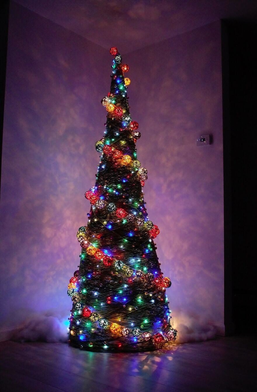 How to make an original Christmas tree with their hands
