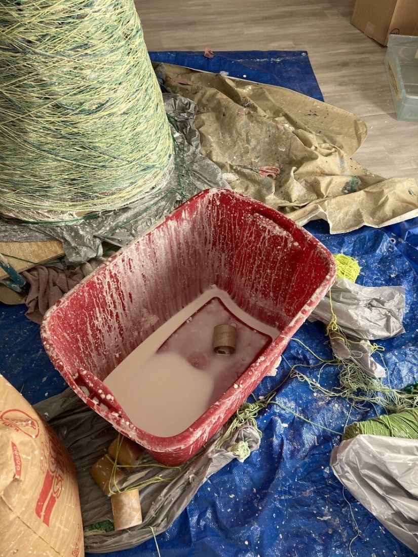 How to make an original Christmas tree with their hands