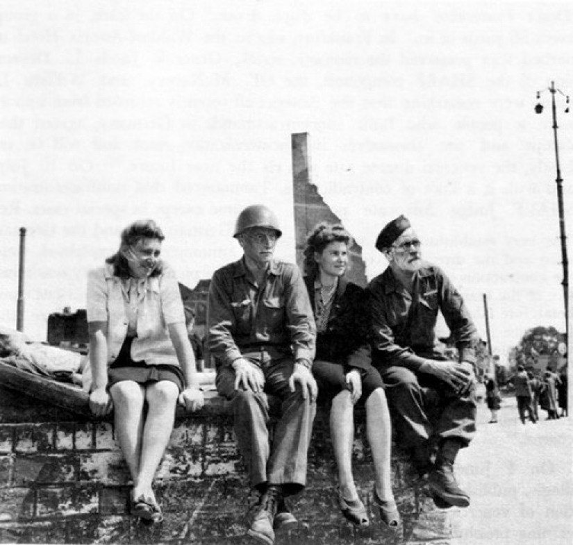 How two psychiatrists had fun: the epic photoshop of Carl Jung and Sigmund Freud