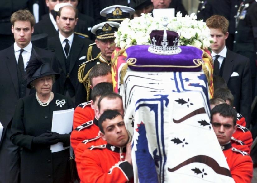 How were the most expensive and magnificent funerals of famous people in history