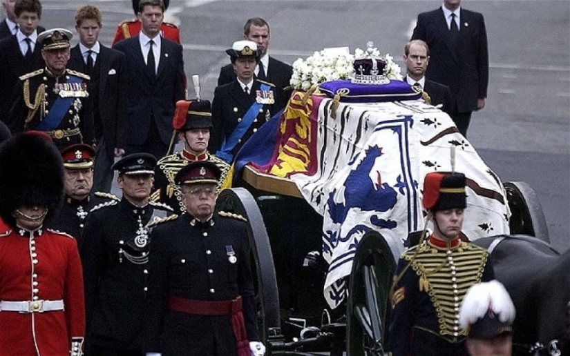 How were the most expensive and magnificent funerals of famous people in history