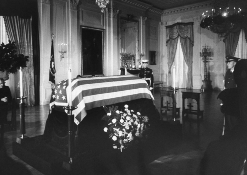 How were the most expensive and magnificent funerals of famous people in history