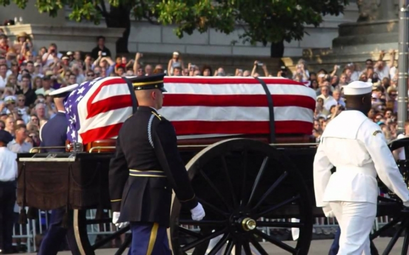 How were the most expensive and magnificent funerals of famous people in history