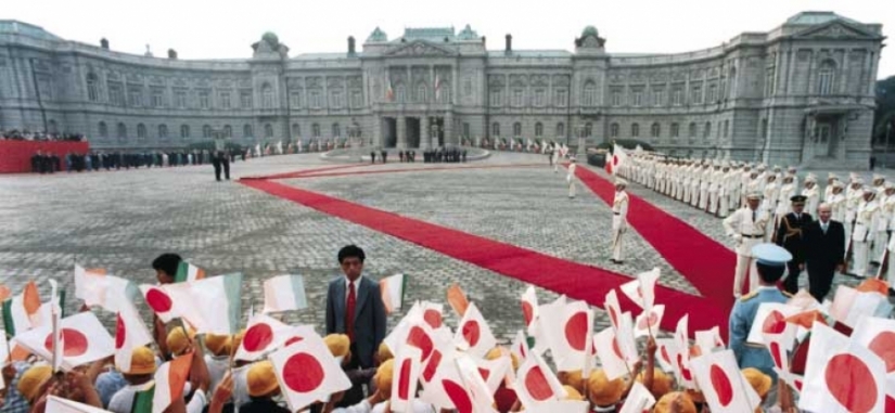 How were the most expensive and magnificent funerals of famous people in history