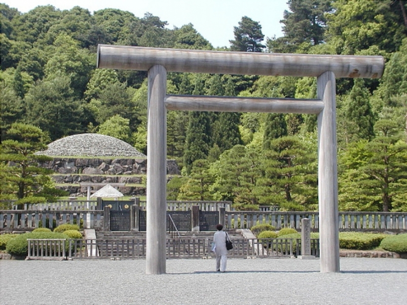 How were the most expensive and magnificent funerals of famous people in history