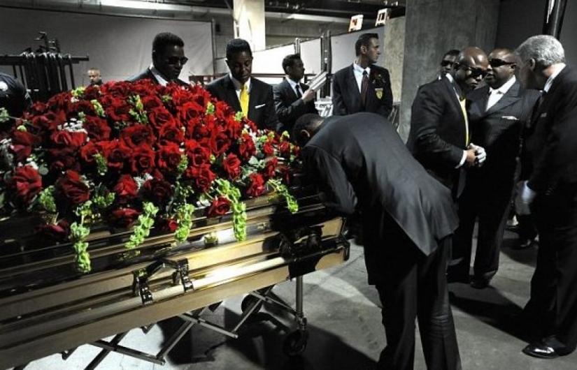 How were the most expensive and magnificent funerals of famous people in history