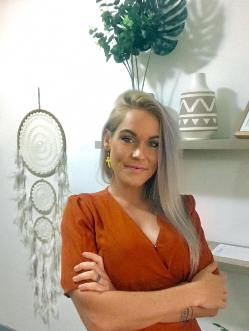 Hugs with strangers: an Australian woman has come up with an unusual way of earning money, and she is doing great