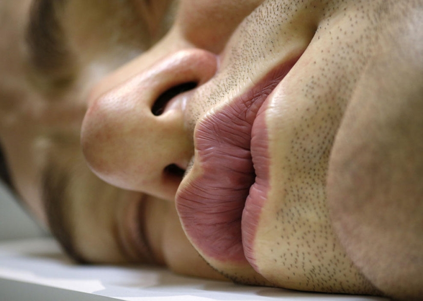 Hyperrealistic sculptures by Ron Mueck Hyperrealistic sculptures by Ron Mueck