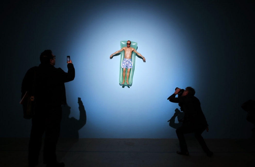 Hyperrealistic sculptures by Ron Mueck Hyperrealistic sculptures by Ron Mueck