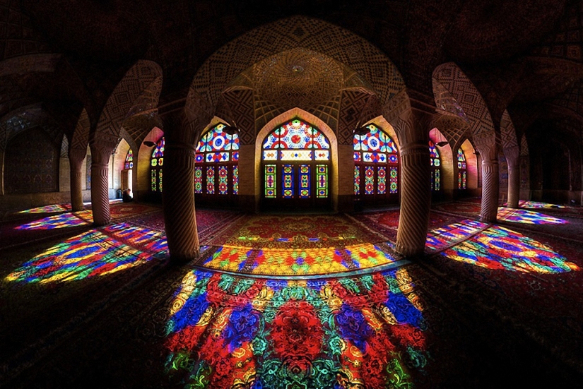 Hypnotic patterns of Iranian mosques Hypnotic patterns of Iranian mosques