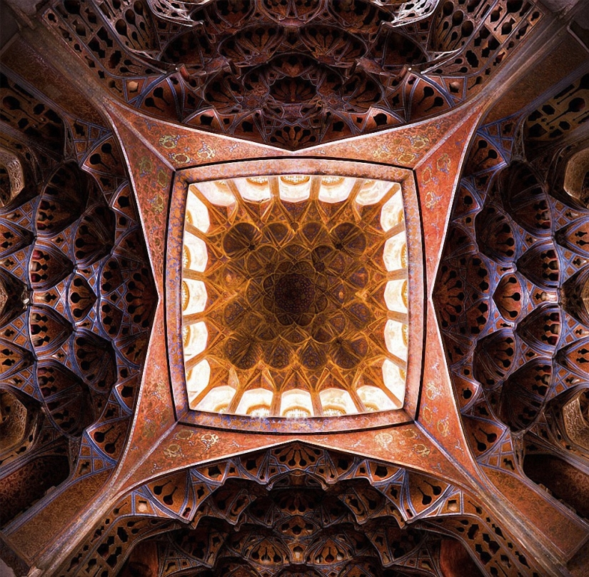 Hypnotic patterns of Iranian mosques Hypnotic patterns of Iranian mosques
