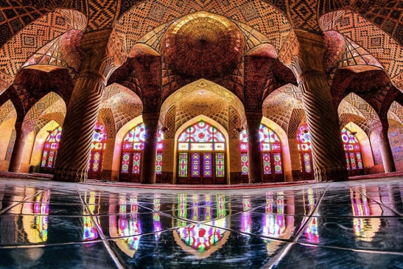 Hypnotic patterns of Iranian mosques Hypnotic patterns of Iranian mosques