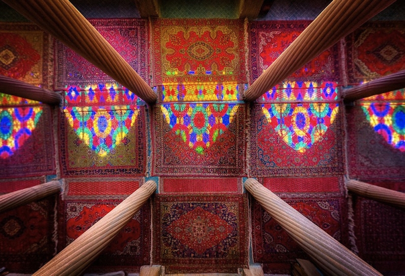 Hypnotic patterns of Iranian mosques Hypnotic patterns of Iranian mosques