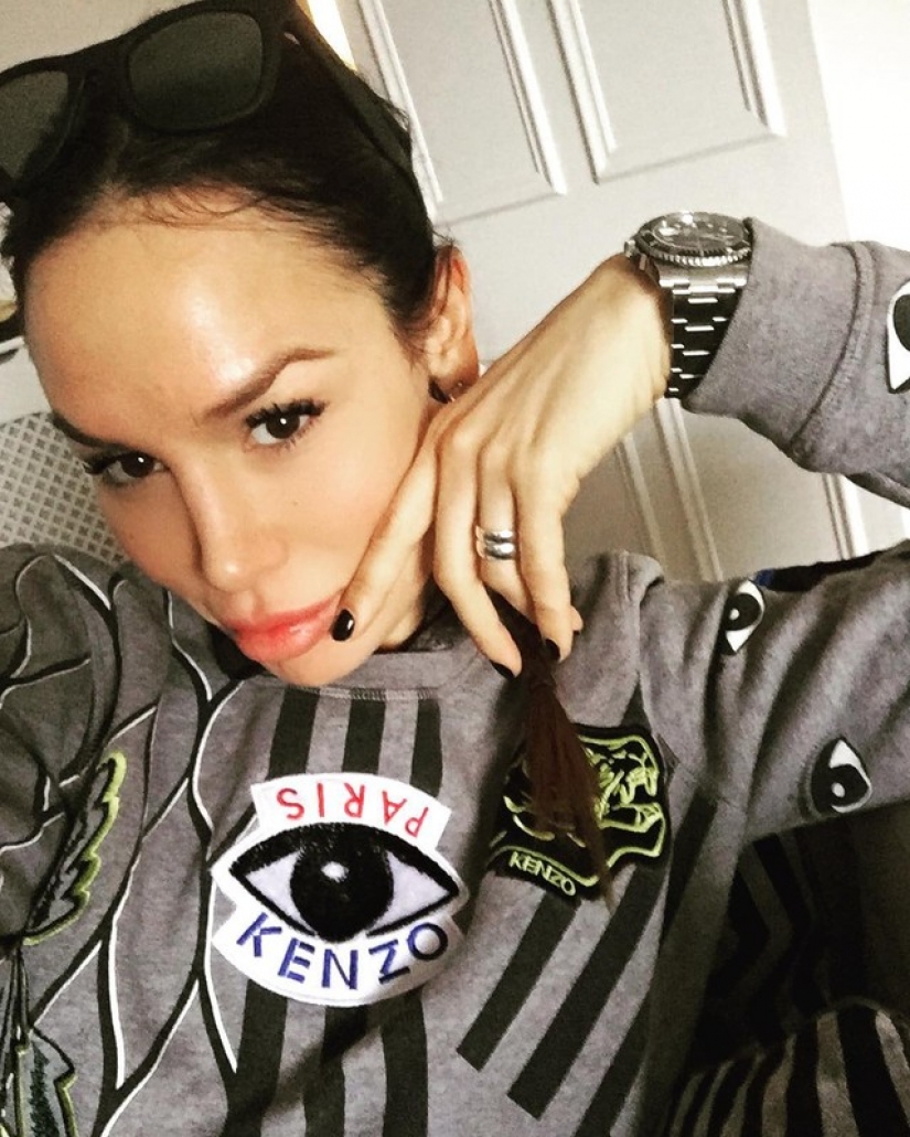 "I asked friends from different countries to send a photo of the most beautiful girl" "I asked friends from different countries to send a photo of the most beautiful girl"