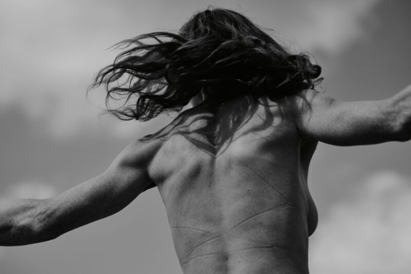 "I consider myself a freak": an unusual model Nadia Lertulo, who works at a construction site