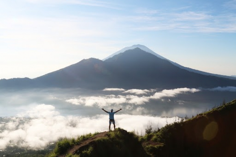 In Bali, the authorities are looking for Russians because of porn on the sacred Batur volcano
