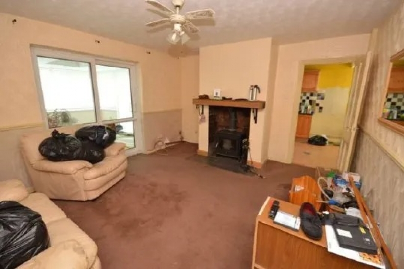 In England, a house with three bedrooms, a garden and the body of the previous owner is for sale In England, a house with three bedrooms, a garden and the body of the previous owner is for sale