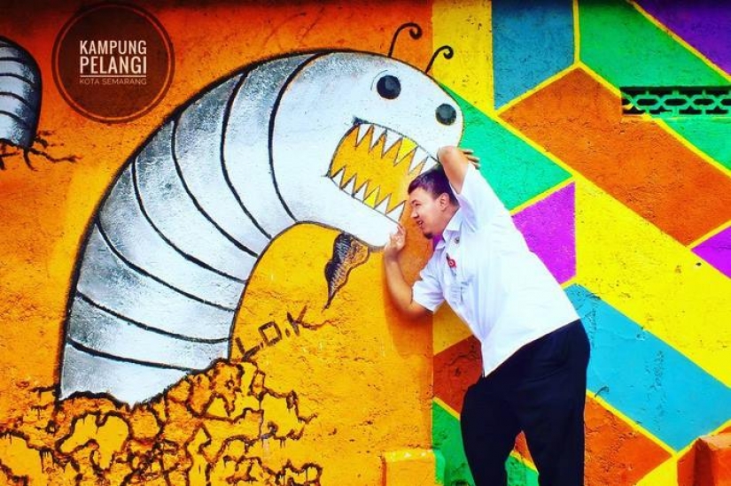 In Indonesia, for 22 thousand dollars, they turned a slum into a rainbow corner