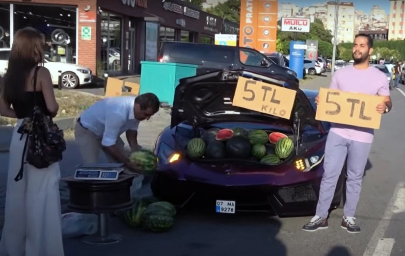 In Istanbul, the owner of a Lamborghini was selling watermelons from the trunk of his supercar In Istanbul, the owner of a Lamborghini was selling watermelons from the trunk of his supercar