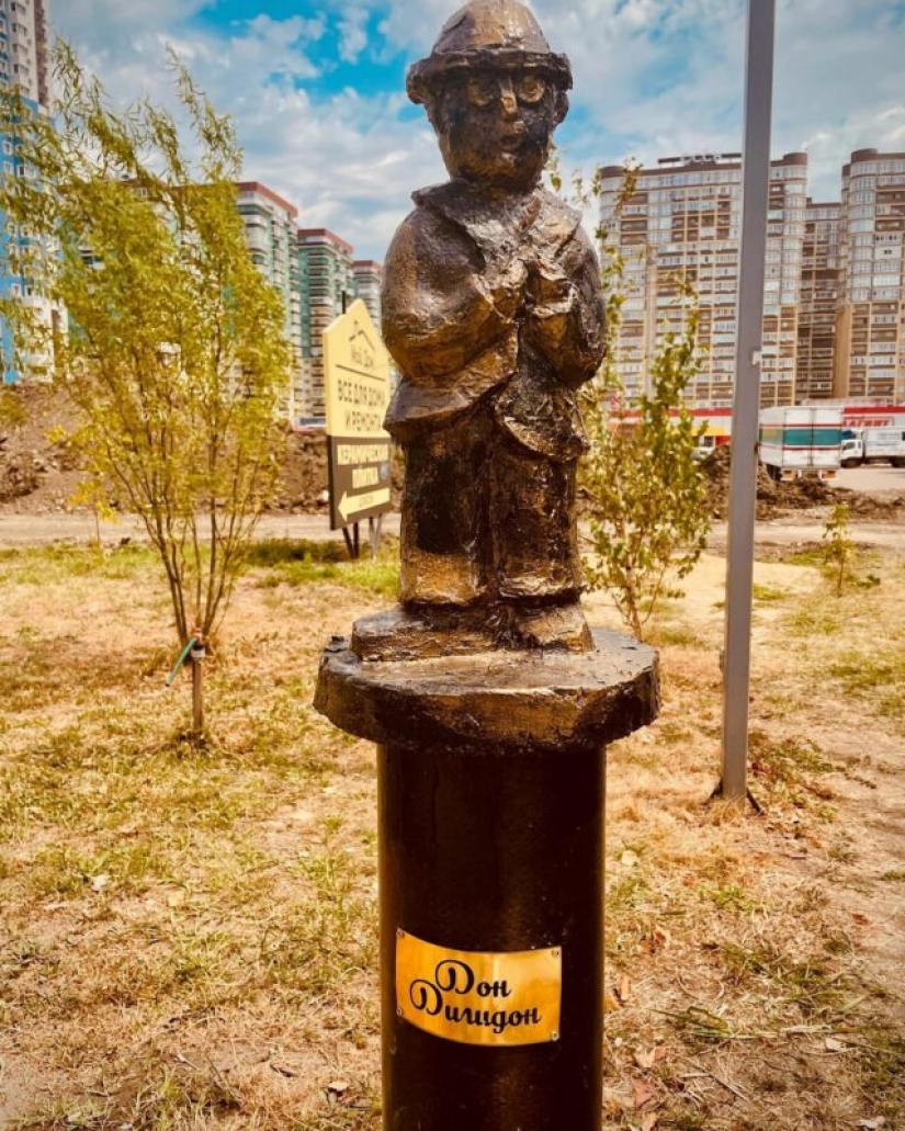 In Krasnodar, one of the city alleys was captured by sculptures of swear words and phraseological units