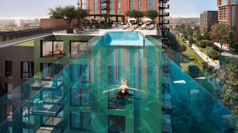 In London, a transparent swimming pool was installed between two high-rise buildings